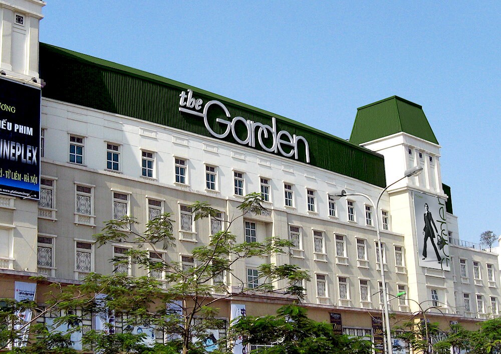 The Garden Shopping Center has a large glass facade that reflects light, creating a sparkling and attractive beauty